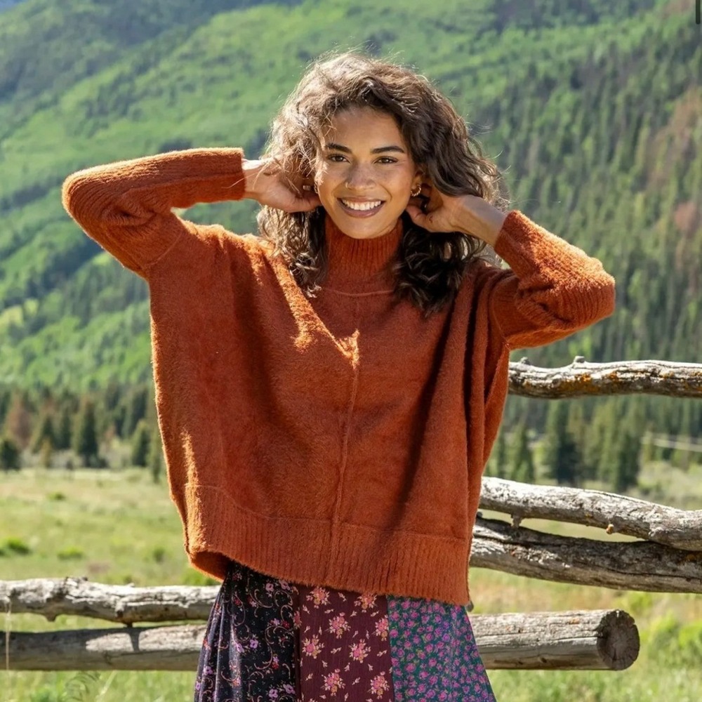 NWT Natural Life Women's Fuzzy Turtleneck Sweater Brown Medium